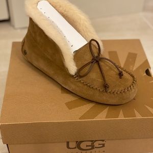 BRAND NEW UGG Australian Slippers Size 8